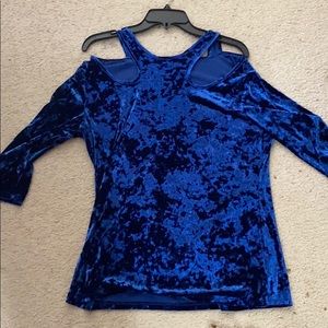 XL Bisou Bisou blue crushed velvet blouse.